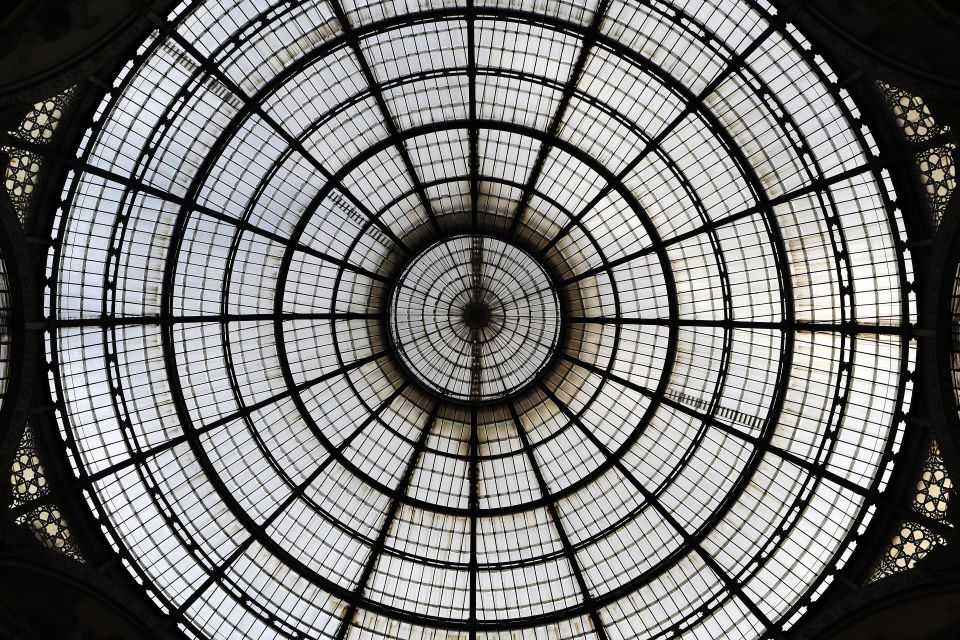 La cupola di ferro e vetro della Galleria Vittorio Emanuele II