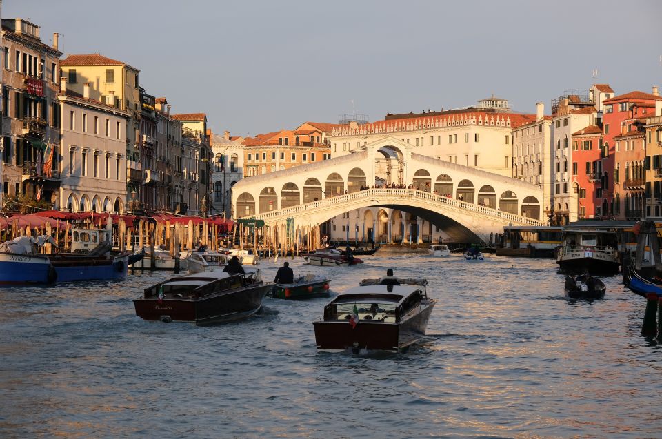 Il Ponte di Rialto sul Canal Grande a Venezia